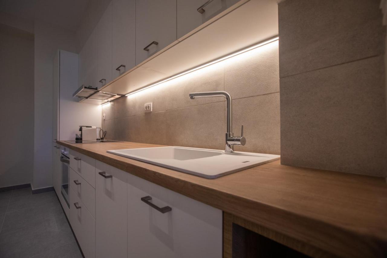 Anemelia Luxury Apartments อาร์กอสโตลี ภายนอก รูปภาพ
